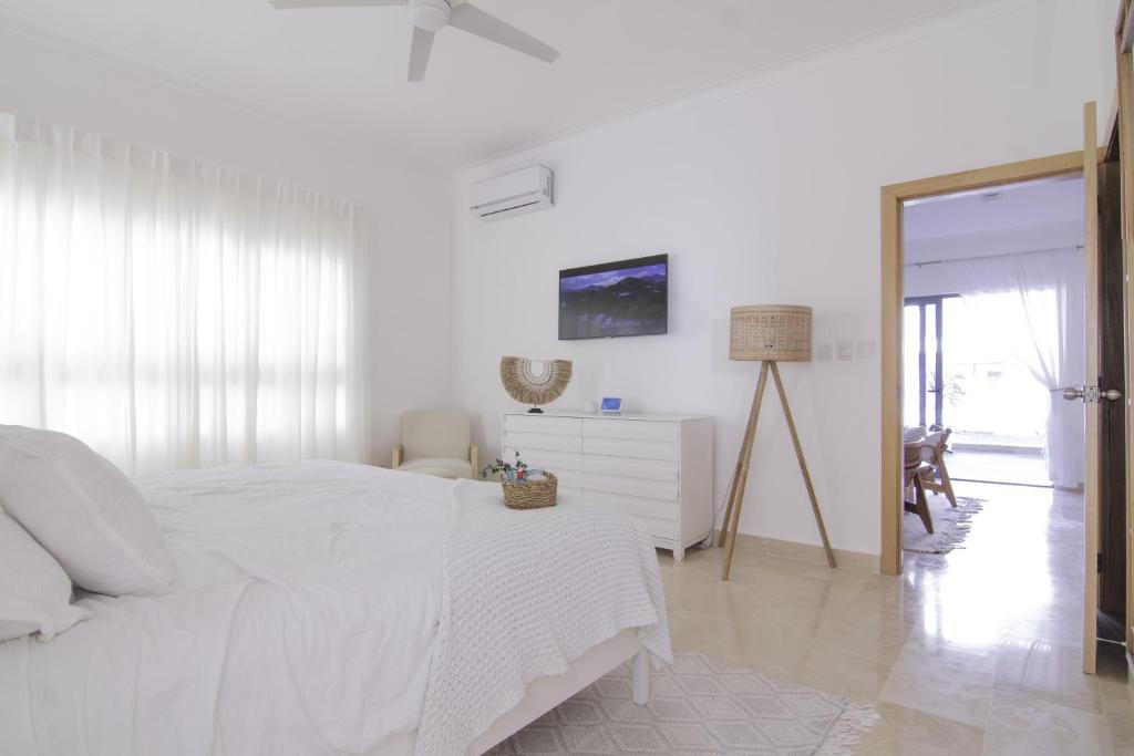Postel nebo postele na pokoji v ubytování New Beachfront Penthouse