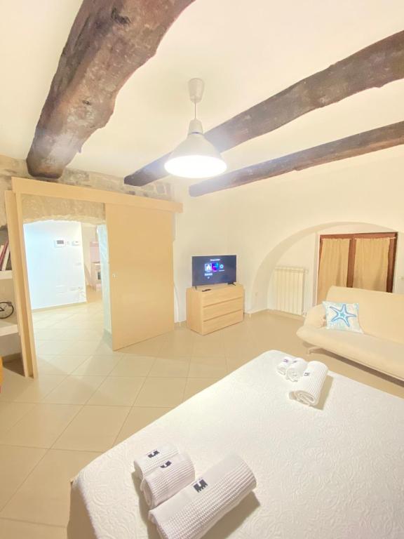 Postel nebo postele na pokoji v ubytování Ch Suite & PrivateParking - Corso 18 Agosto - Apartment