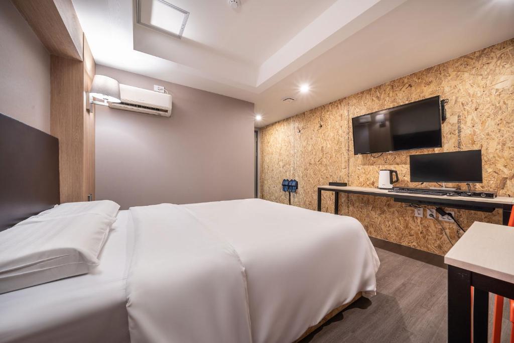 TV a/nebo společenská místnost v ubytování 26 HOTEL