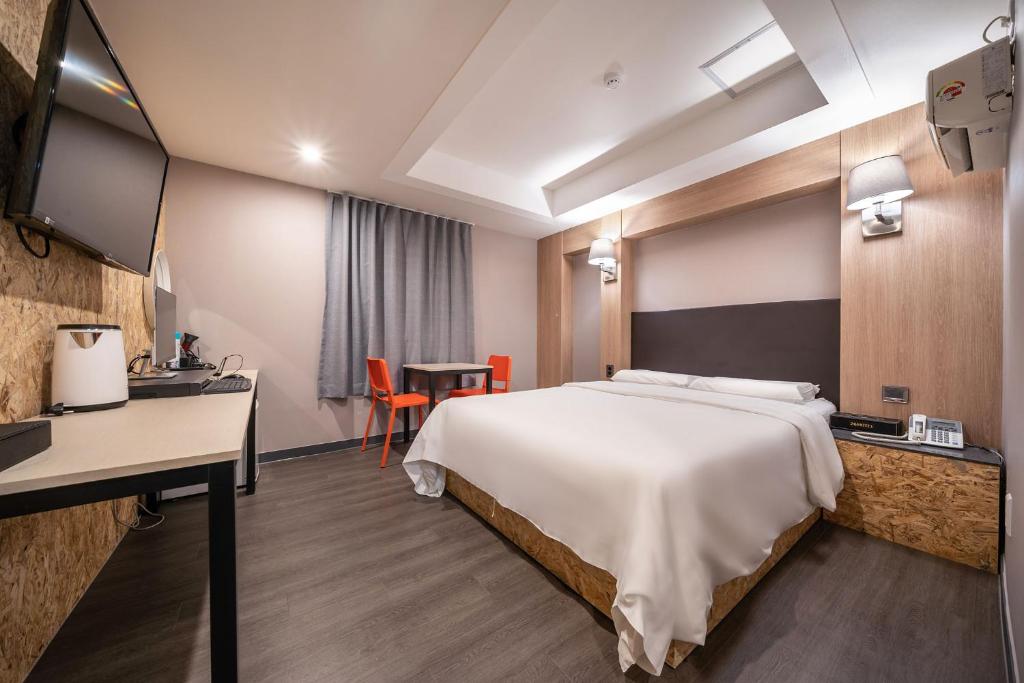 Postel nebo postele na pokoji v ubytování 26 HOTEL