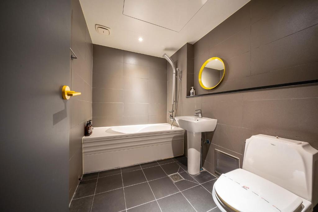 Koupelna v ubytování 26 HOTEL