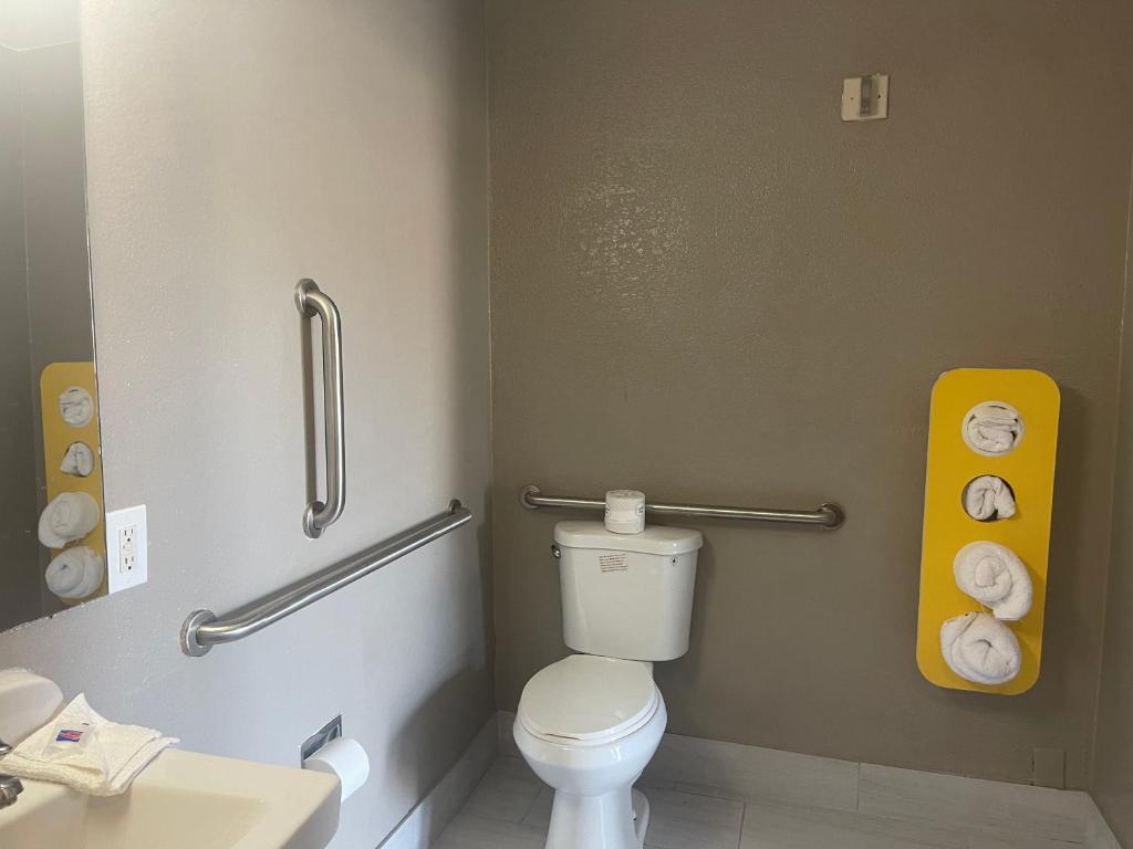 Motel 6 Denton, TX - UNT - Double Room With Two Double Beds - Smoking