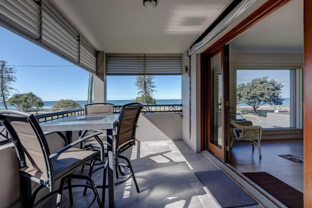 Beachfront MIAMI 2 Bdr Easy Living VIEWS VIEWS!!!! - Housity