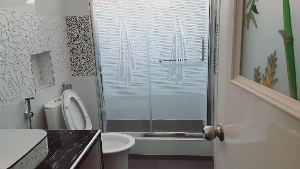 Koupelna v ubytování Avana Hills Boracay Prime Grand Suite