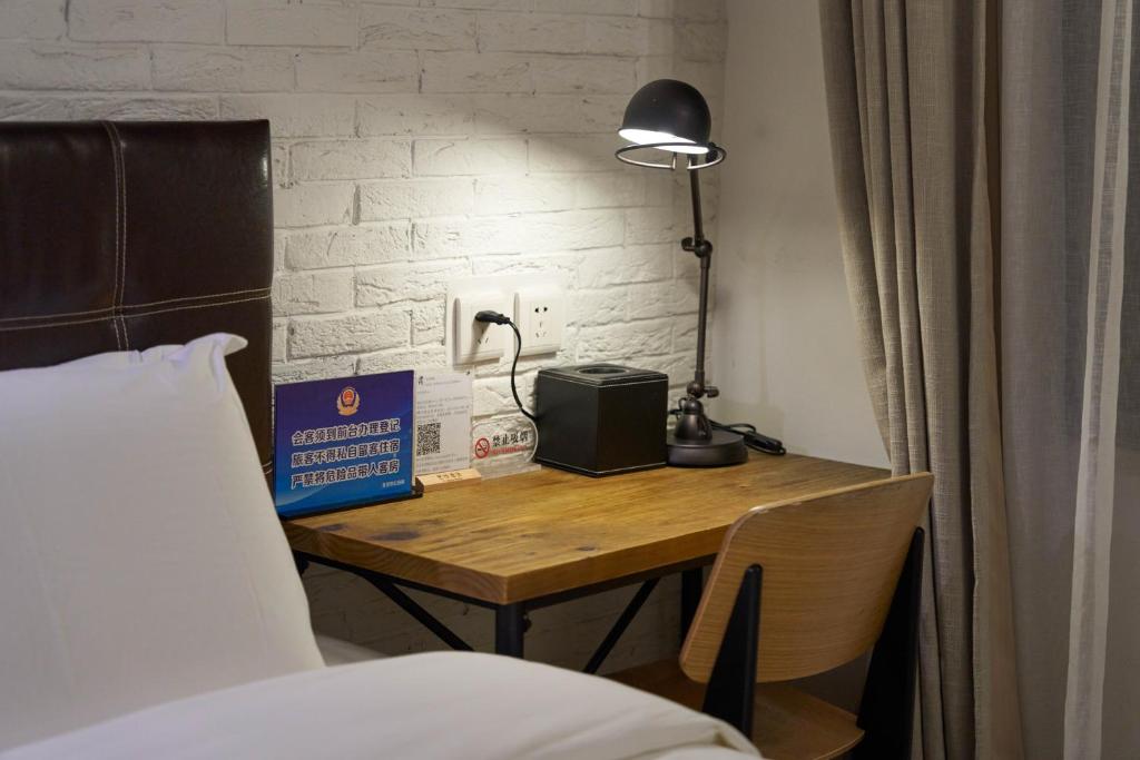 Postel nebo postele na pokoji v ubytování Yi Stack Hotel Beijing