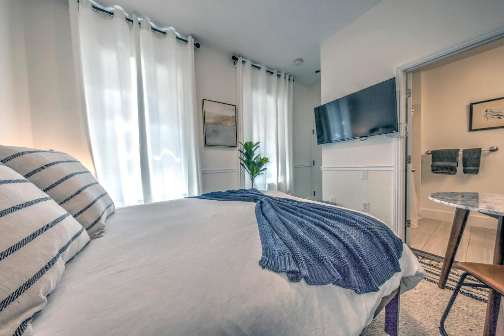 Good Hotels Boston - Deluxe Queen Studio