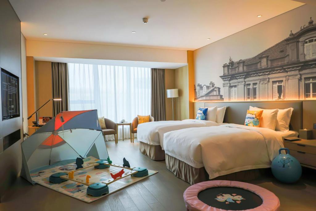 Postel nebo postele na pokoji v ubytování Wyndham Grand Plaza Royale Yuzhou Xiamen Wuyuan Bay
