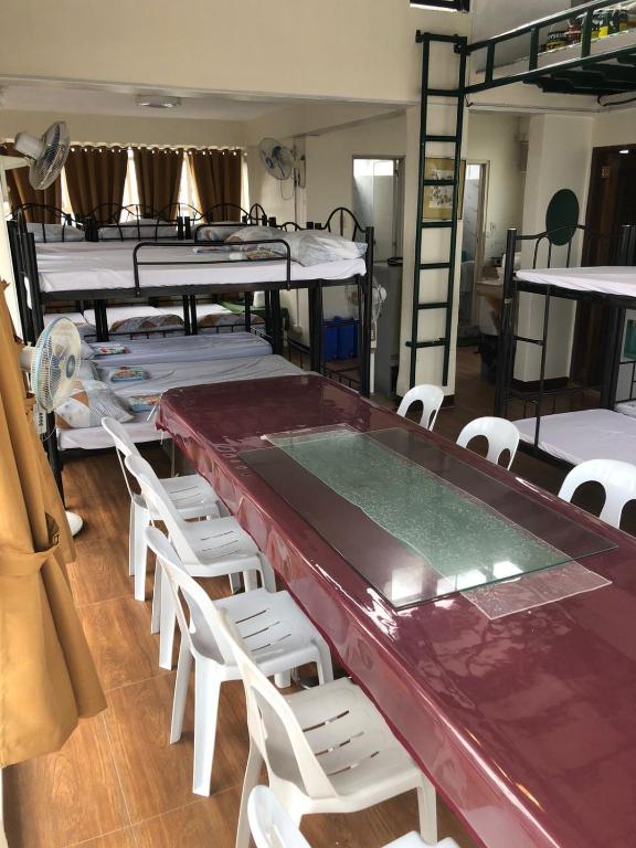 THE MANSION: 18 PAX BUDGET NEAR AIRPORT TERMINAL PASAY - 一居室公寓