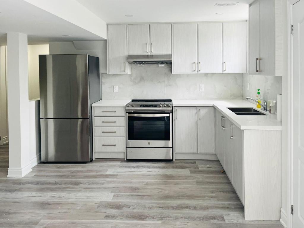 Bright & Spacious Luxury Suite, Brampton (updated prices 2024)