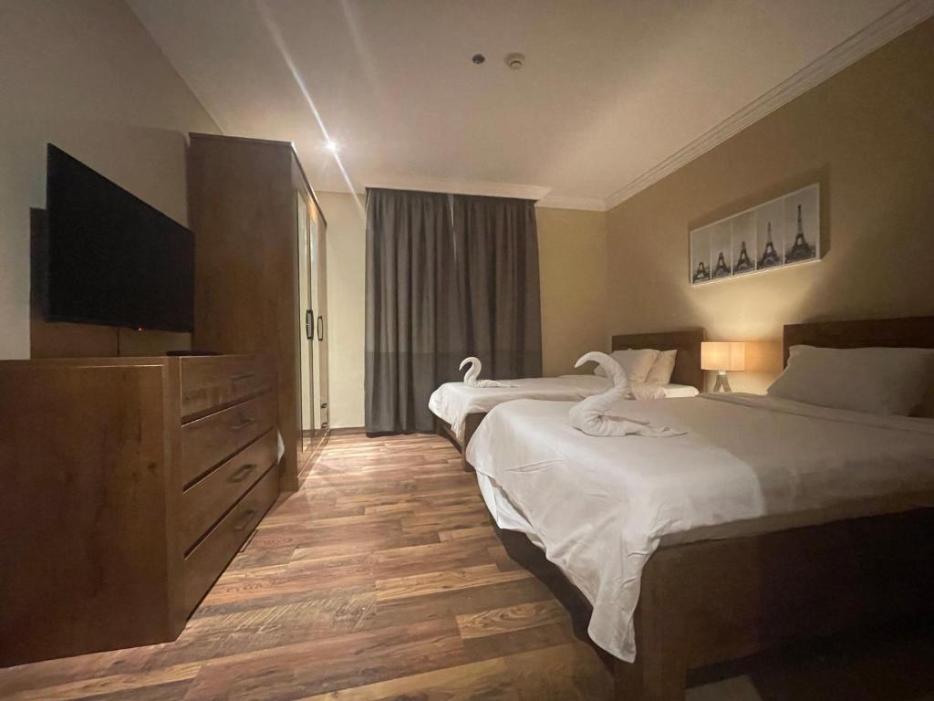 Letto o letti in una camera di Wakra Inn Hotel Apartments