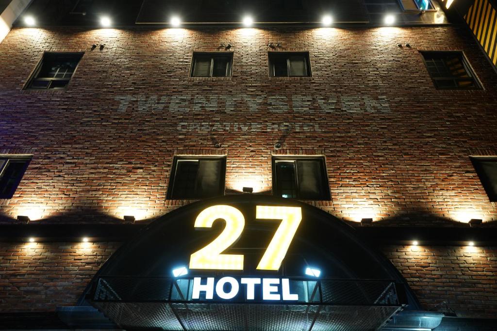Certifikát, hodnocení, plakát nebo jiný dokument vystavený v ubytování 27 Hotel