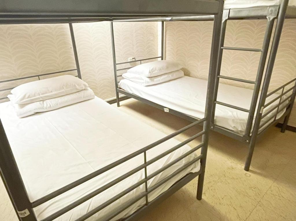 Postel nebo postele na pokoji v ubytování Single inn- KAOHSIUNG LINSEN