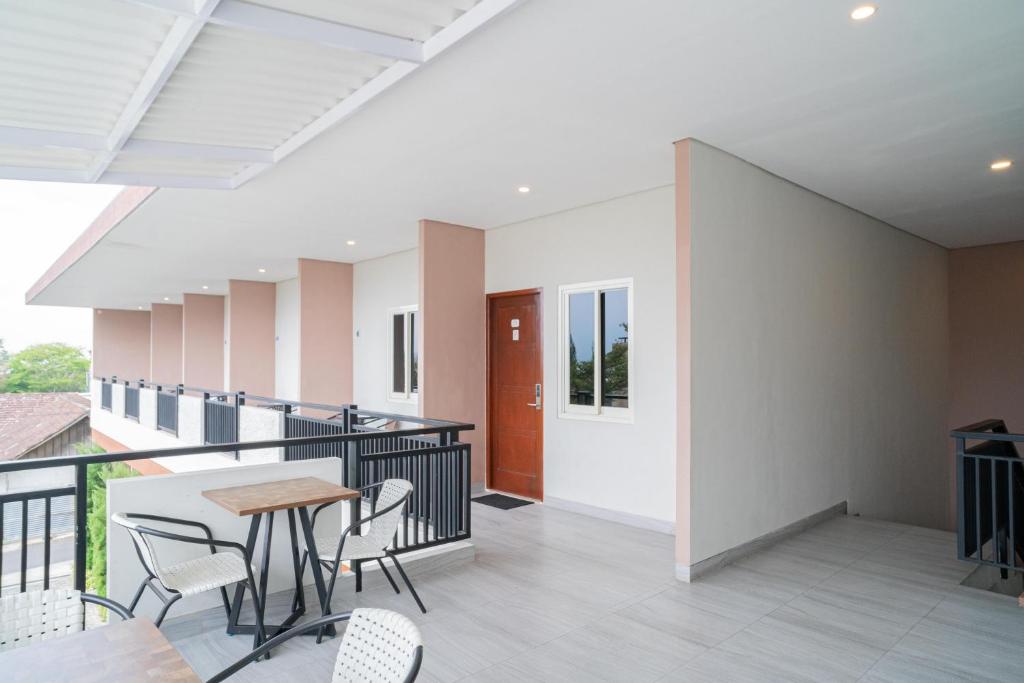Balcone o terrazza di Urbanview Hotel Bubusini Batu by RedDoorz