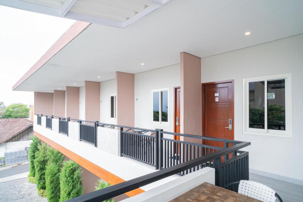 Balcone o terrazza di Urbanview Hotel Bubusini Batu by RedDoorz