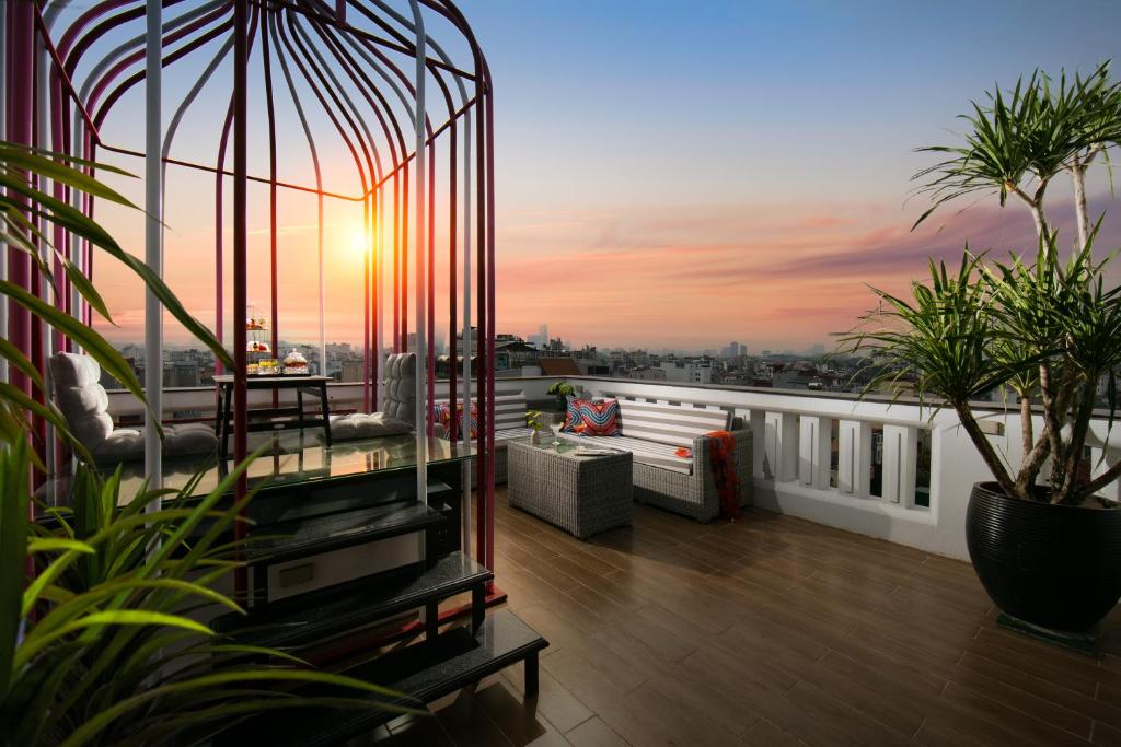 Balkón nebo terasa v ubytování HOTEL du LAC Hanoi