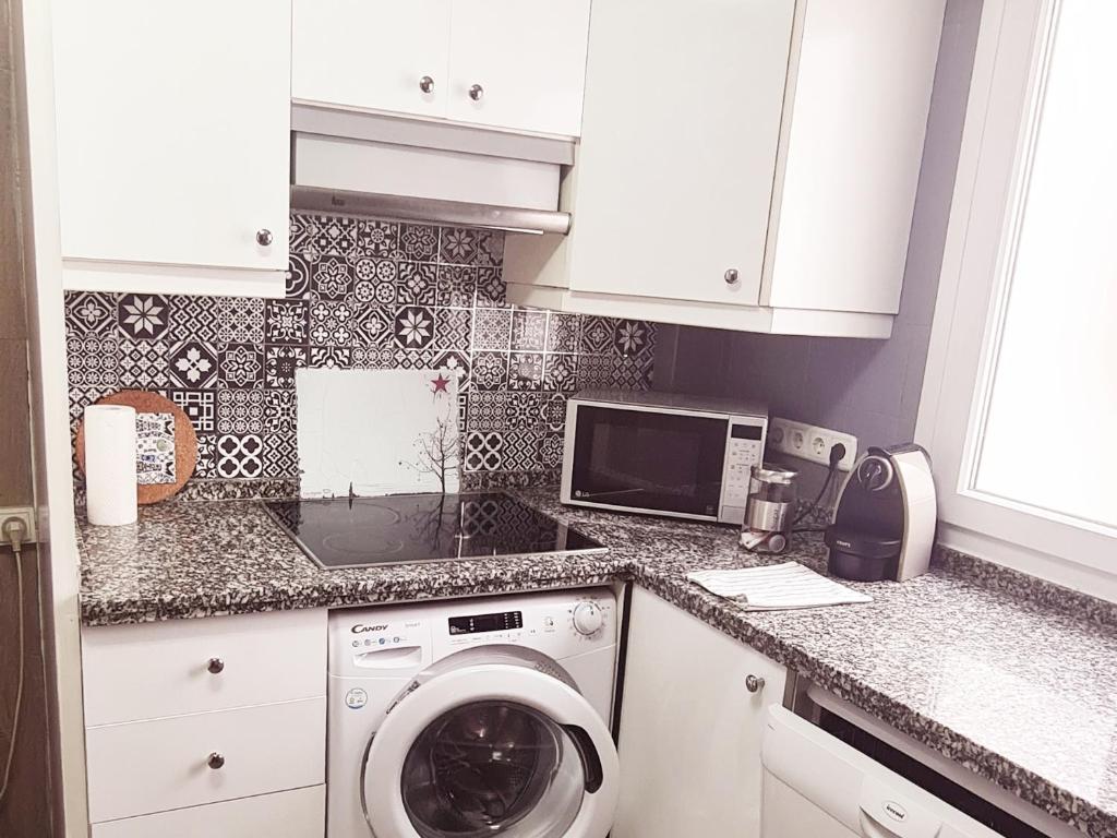 Kuchyňa alebo kuchynka v ubytovaní www apartamentovaldivia es Parking incluido