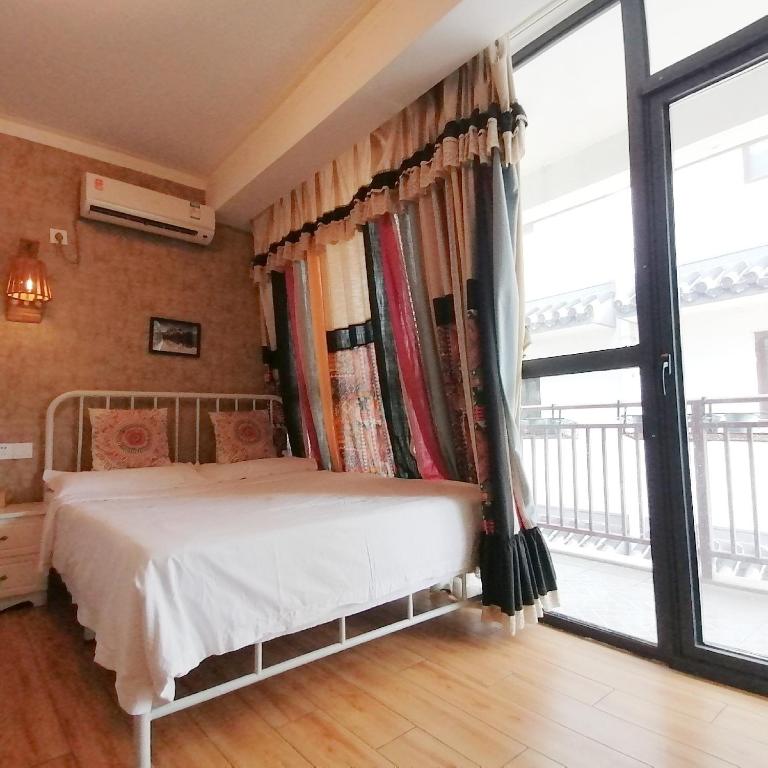 Postel nebo postele na pokoji v ubytování Hangzhou Citynest Music B&B
