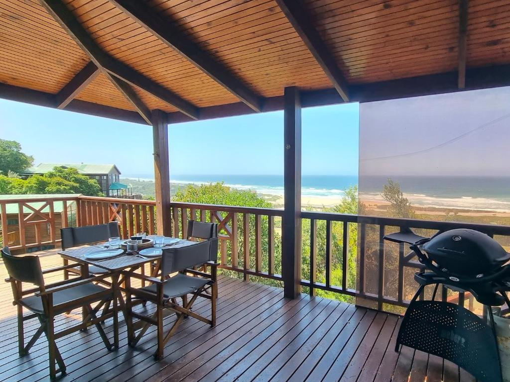 Luxury Studio - 180 Degree Ocean Views - No Loadshedding - Image 10