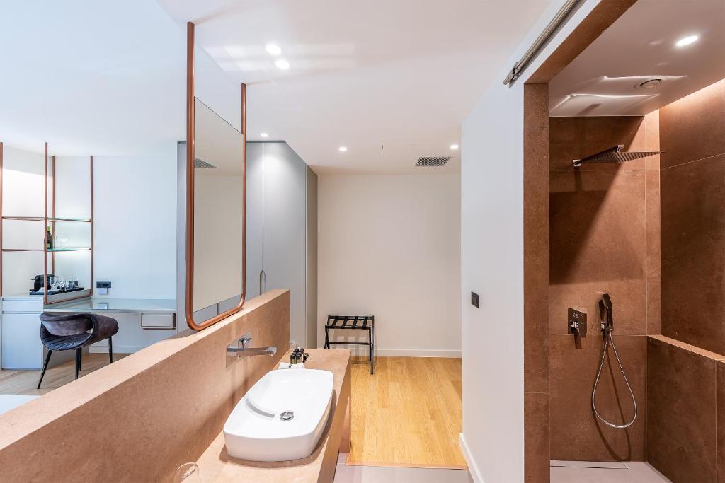 Koupelna v ubytování Amario Suites Hotel