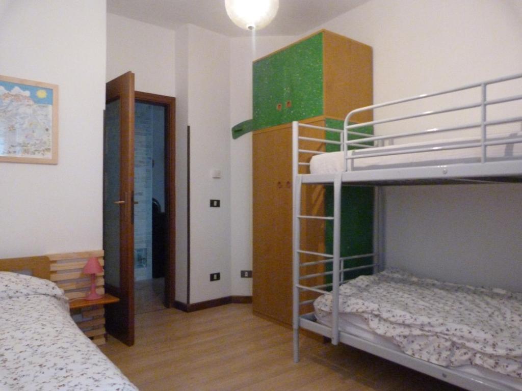 Postel nebo postele na pokoji v ubytování Apartments Carisolo - Val Rendena