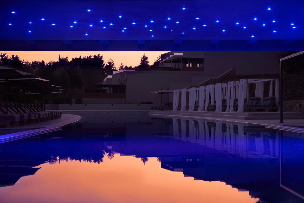 Bazén v ubytování Celestial All Suites nebo v jeho okolí