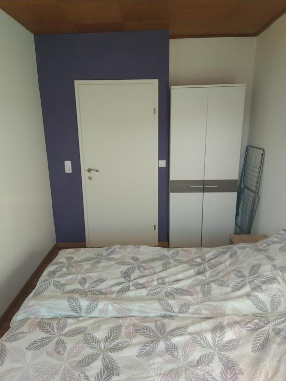 a bedroom with a bed and two closets at Hedys Apartment in Spiegelsberg