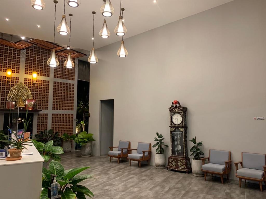 Vstupní hala nebo recepce v ubytování Atom Phuket Hotel -SHA Plus