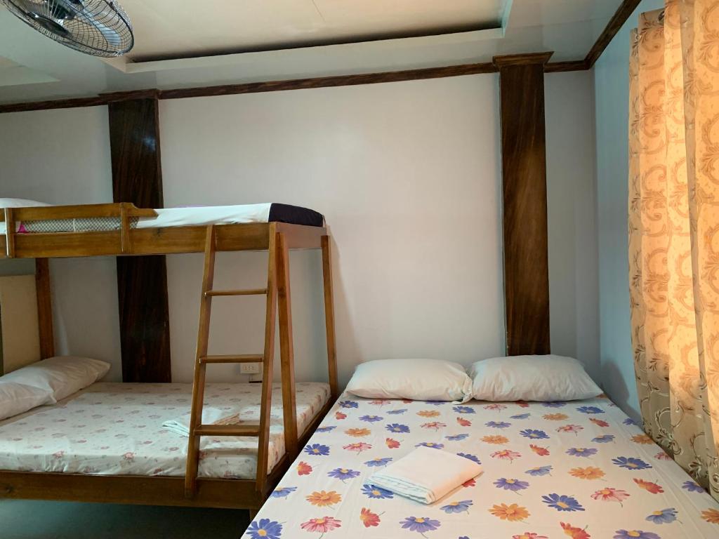 Postel nebo postele na pokoji v ubytování Blessed Inn Annex