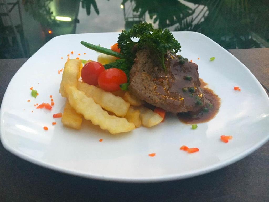 Jídlo v hotelu nebo okolí