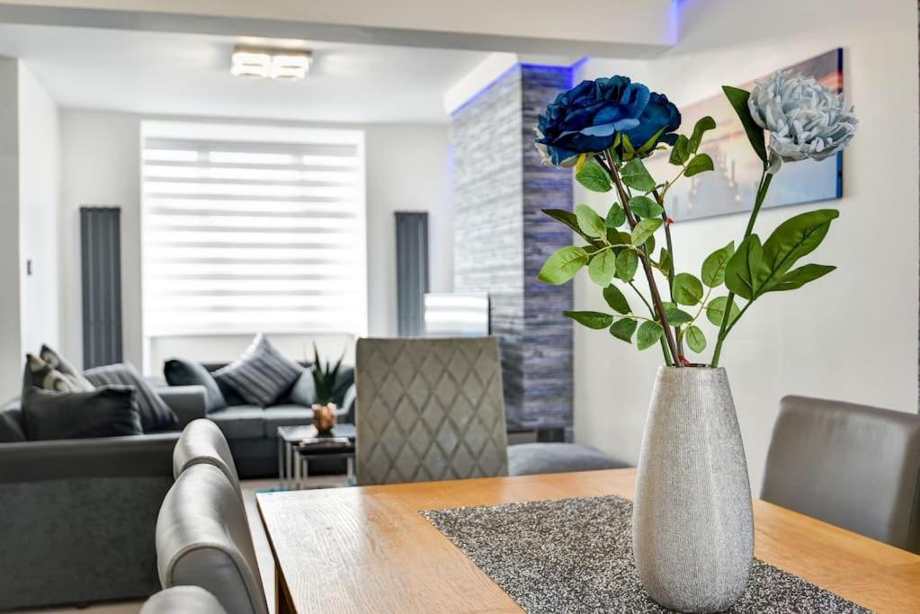 Beauty Close to Coast, Stunning interior, By Air Premier - Huis Met Drie Slaapkamers