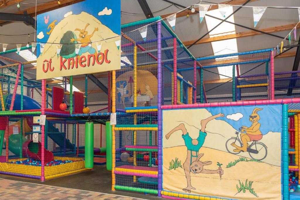 Dětský klub v ubytování Camping de Duinhoeve Chalet Zeeland not for companies