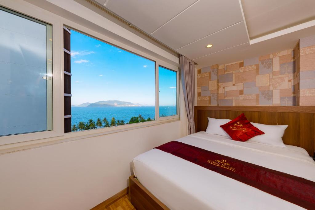Giường trong phòng chung tại Dubai Nha Trang Hotel managed by HT