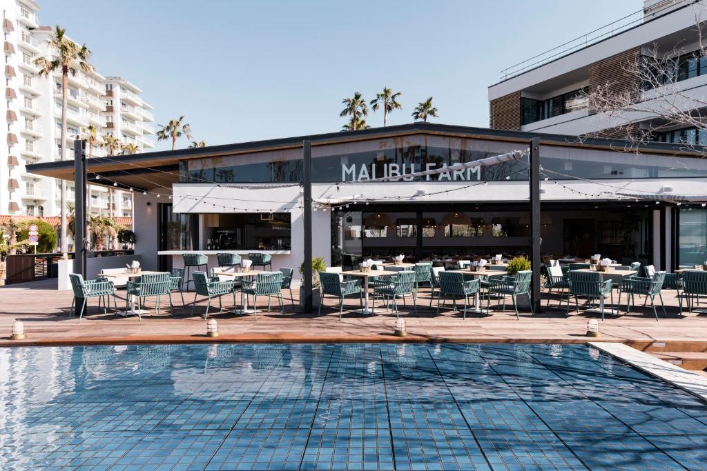 Bazén v ubytování MALIBU HOTEL nebo v jeho okolí