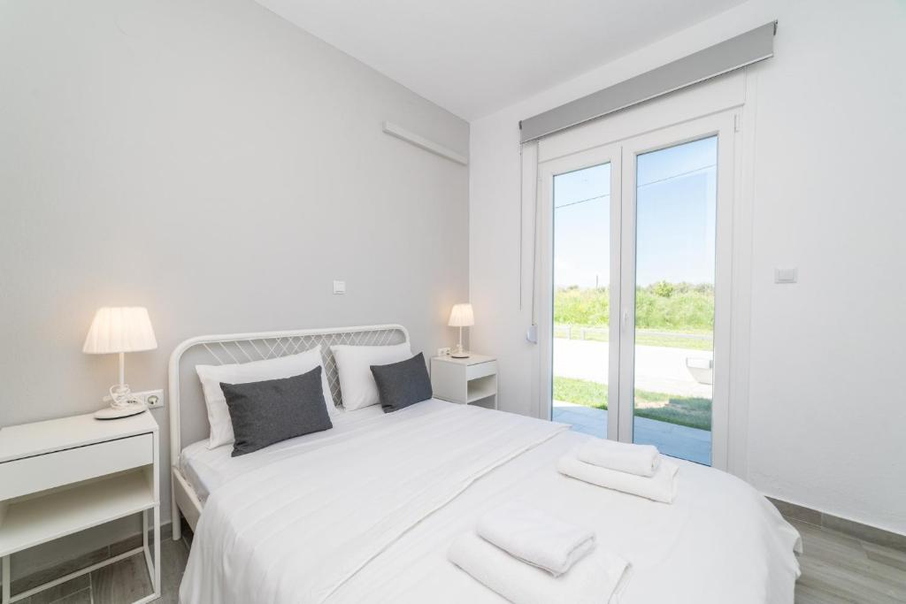Postel nebo postele na pokoji v ubytování Thalassa & Thalassa Prive Residential Complex