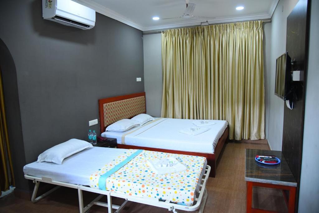 Postel nebo postele na pokoji v ubytování HOTEL KING PARK