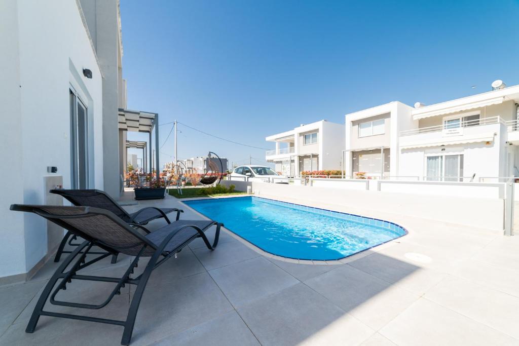 Bazén v ubytování Thalassa & Thalassa Prive Residential Complex nebo v jeho okolí