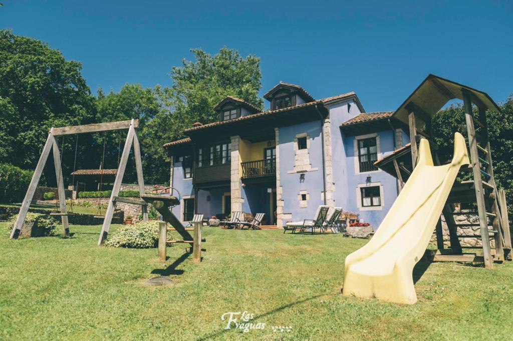 Herní místnost nebo prostor pro děti v ubytování Casa Rural Las Fraguas Llanes, Gulpiyuri, Bufones