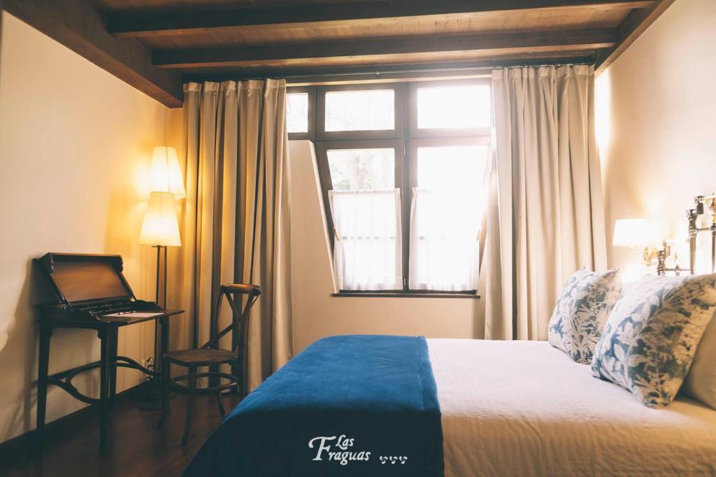 Postel nebo postele na pokoji v ubytování Casa Rural Las Fraguas Llanes, Gulpiyuri, Bufones