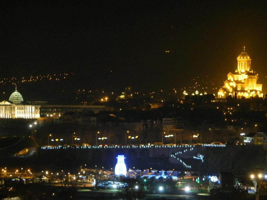 Nespecifikovaný výhled na destinaci Tbilisi nebo výhled na město při pohledu z hotelu