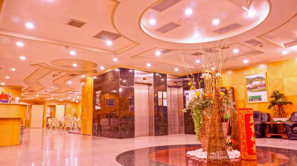 a lobby with a large ceiling with vases on the floor at Hwa Du Hotel in Tainan