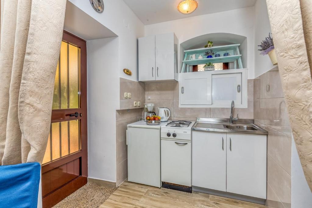 Kuchyň nebo kuchyňský kout v ubytování Haus Diana