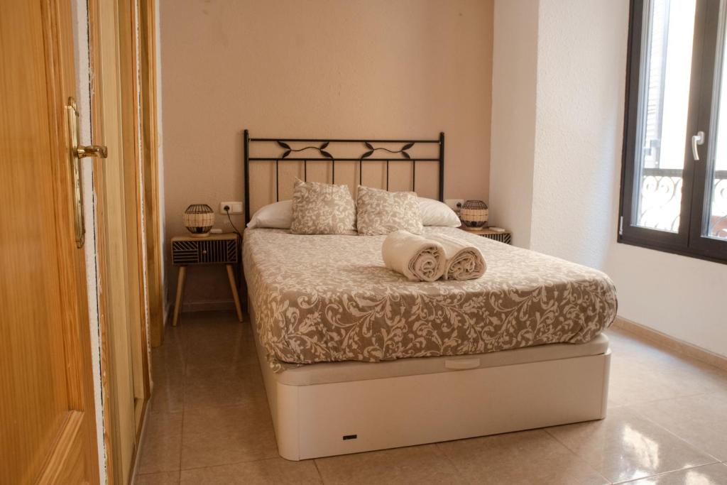 A bed or beds in a room at Lazcano Málaga by DV Properties