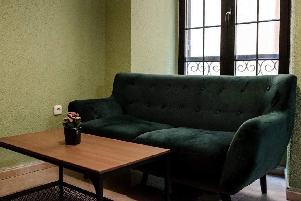 A seating area at Lazcano Málaga by DV Properties