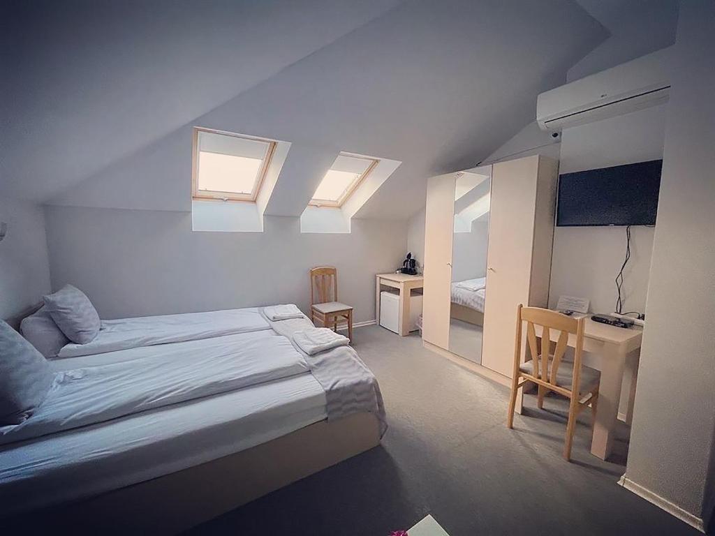 Postel nebo postele na pokoji v ubytování Da Vinci Guesthouse