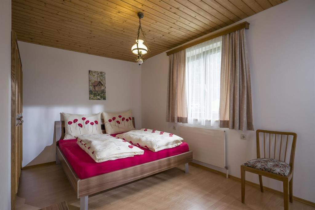 Una cama o camas en una habitaci&oacute;n de Ferienhaus Lanzinger