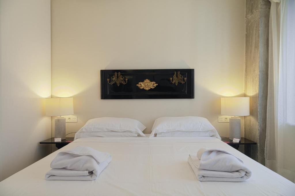 Posteľ alebo postele v izbe v ubytovaní Six Apartments by Caleta Homes