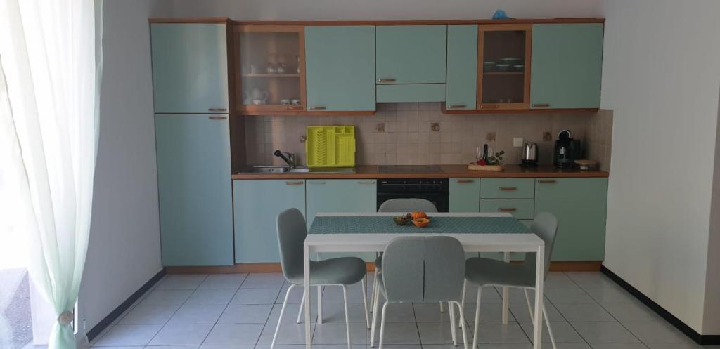 a kitchen with a table and chairs in it at Alloggio Corina in Cadenazzo