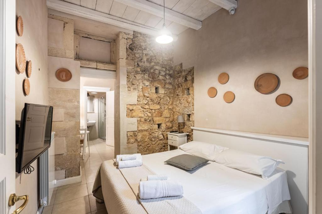 Postel nebo postele na pokoji v ubytování Dedalo Rooms