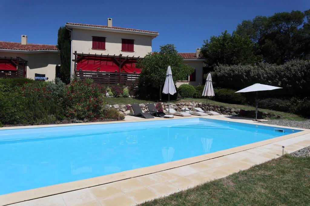 Villa charmante a Gaujac avec piscine privee et jardin - Housity