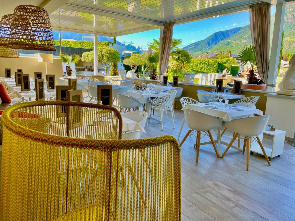 SCHLOSSHOF SÜDTIROL - Hotel & Camping Resort